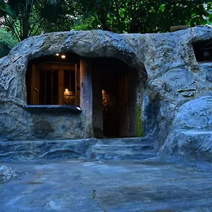https://cavern-the-leisure-club.kerala-hotels.net