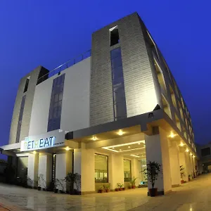https://the-retreat-agra.agrahotelsindia.net